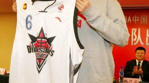 辽篮神射手贺天举：从奥尼尔赏识的追风少年到喜剧主播的华丽转身