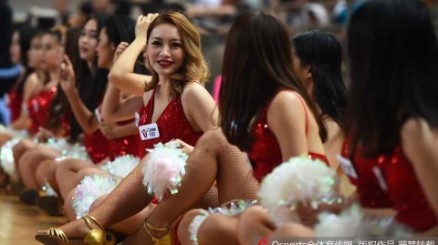 红裙热舞燃动篮球亚冠 新疆喀什古城激战阿尔利雅得