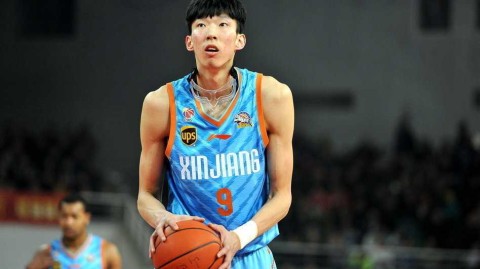 三晋之火燃爆季后赛卡位战：山西汾酒主场力克新疆，原帅三分如雨周琦戴面具苦撑