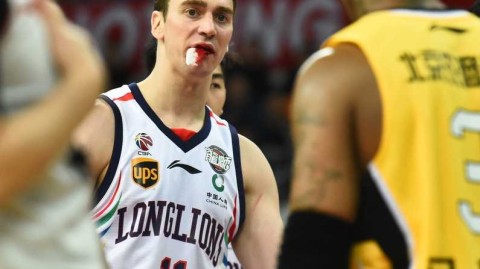 硬汉汉斯布鲁：浴血战场，CBA赛场上的不屈战魂