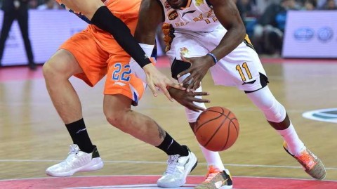 CBA激战夜：汾酒vs大鲨鱼空中博弈，东北虎金强内线角力，广厦北控上演灵动一击