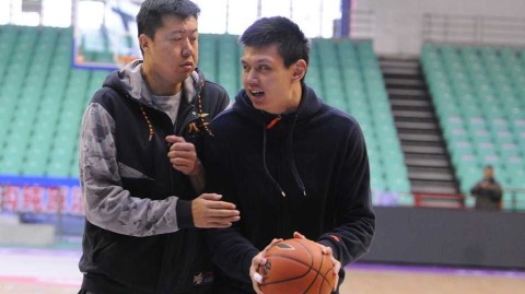 铁帅王治郅亲掌帅印 打磨八一队年轻内线