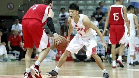 国奥男篮夏日激战：刘晓宇穿针引线，胡金秋与陶汉林铸就内线双塔