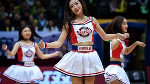 CBA赛场上的活力风景线：回眸啦啦宝贝的热舞瞬间与赛场文化