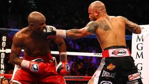 央视直播经典重现：梅威瑟血战库托，罕见激战12回合