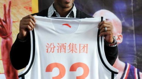 独狼变身马政委：马布里在CBA的热血征程