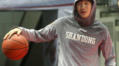 丁彦雨航变身“表情包天王”，山东高速赛前欢乐备战趣事多