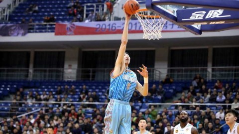 疆土无双：周琦率新疆攻克青岛，季后赛前奏已然吹响