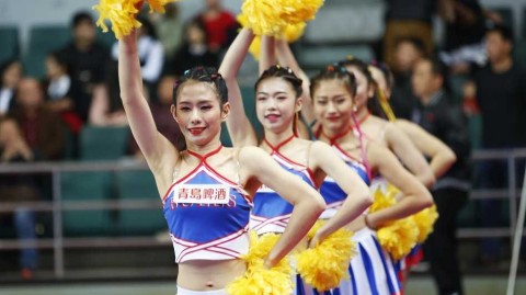 CBA赛场上的靓丽风景线：福建浔兴主场球迷文化的激情瞬间