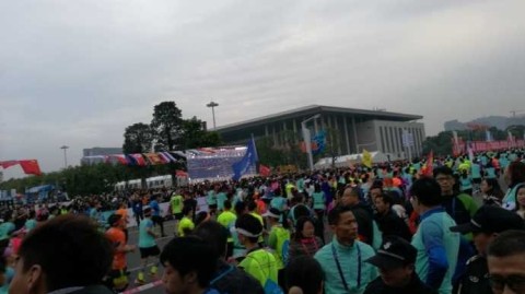 莞马赛道上的篮球巨人：易建联与广东宏远众将的冬日激情奔跑