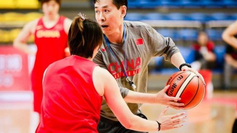 亲率女篮鏖战非洲劲旅 铁帅许利民打磨细节剑指复兴