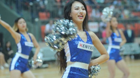 篮球宝贝热舞引爆季前赛 新赛季ＣＢＡ大幕将启