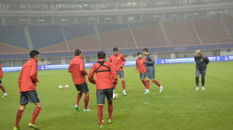 国足新帅检验战现攻防隐忧，邵佳一体系仍需时间打磨