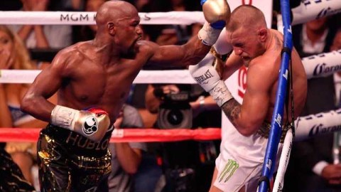 世纪金钱之战：梅威瑟TKO康纳书写50连胜神话