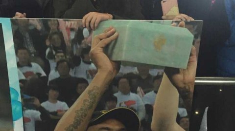 京城寒冬的一抹暖阳：二百真爱粉接机，老马泪别迎“新生”