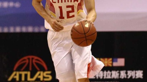 国奥男篮盛夏激燃：胡金秋内线擎天，吴前穿针引线