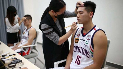 探营广州龙狮新赛季出征 镜头内外尽显岭南雄风