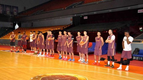 齐鲁盼新王，高速启征程：贾诚回归携双外援，山东男篮蓄势待发