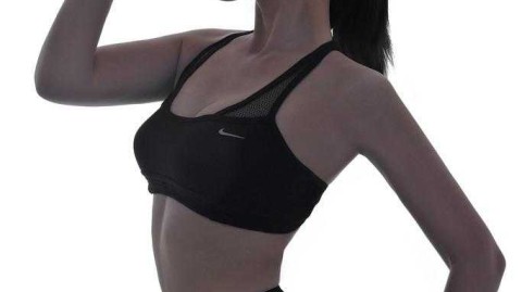 混血女主播杨不悔化身篮球宝贝，热舞助威点燃赛场激情