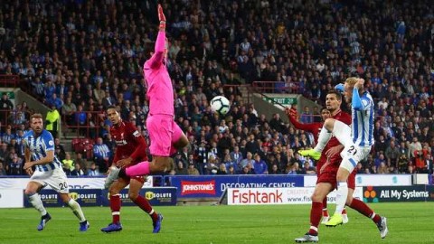 标题：哈兰德戴帽萨拉赫失点，利物浦0-4曼城足总杯出局