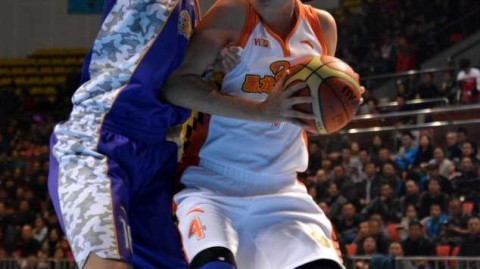 烽火玫瑰记忆：回望二〇一五季WCBA赛场上的铁血与柔情