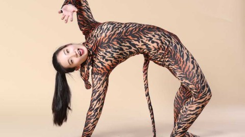 岭南魅影：广东宏远篮球宝贝豹纹妆造演绎力与美