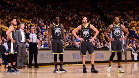 勇士复仇开拓者：库里7分11助另类带队结束三年主场连败