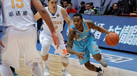 龙争虎斗映照CBA经典瞬间 新疆四川演绎篮下史诗对决