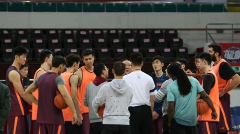 李春江心情大好率队冲刺 浙江广厦低调备战欲再攀高峰