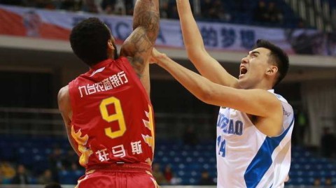 CBA赛场风云录：激战正酣，群雄逐鹿谁主沉浮