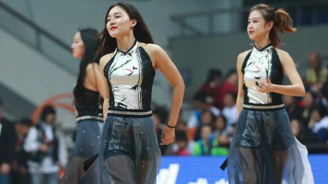 赛场精灵：青春舞动，燃爆WCBA的无限活力