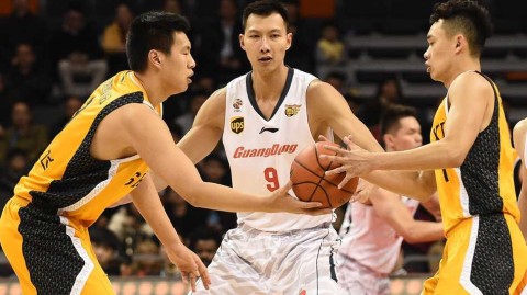 粤媒：阿联隔人暴扣显王者霸气 朱芳雨剑指总冠军