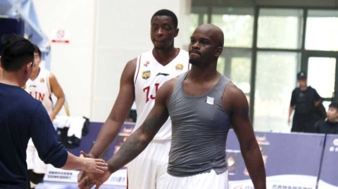 季前赛烽烟起群雄逐鹿 新星闪耀CBA赛场