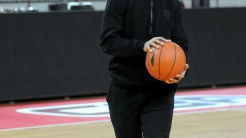 马布里领衔北控队积极备战常规赛第二十二轮训练场展现轻松备战氛围