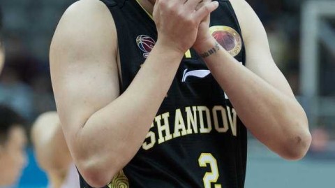 CBA榜首大战丁彦雨航狂砍26分，山东高速客场掀翻江苏肯帝亚