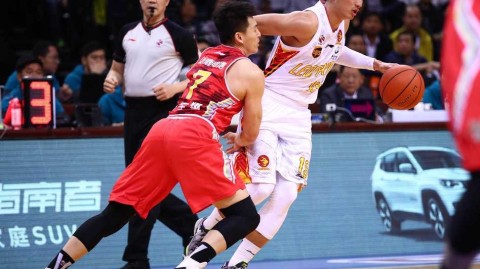 CBA经典战：深圳主场激退铁军八一，顾全22分主导逆转好戏