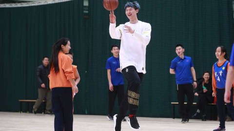 京城全明星狂欢夜，大王跳舞老马公益，丁彦雨航封王