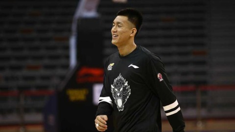 辽宁男篮光影瞬间：那些笑容与汗水交织的争冠岁月