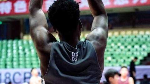 蜀地纹身悍将扮奇兵 四川主场爆冷掀翻领头羊