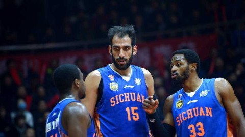 红山喋血：邓哈哈组合加时降服新疆，周琦成长路上的苦涩一课