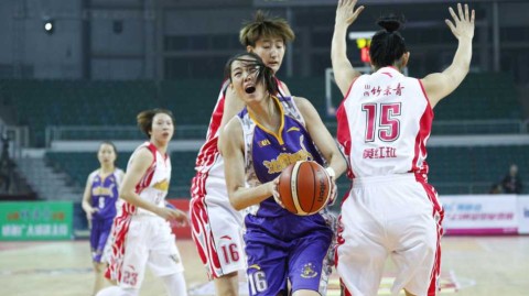 三双王端碗刀削面 看女篮老对手如何演绎篮下风云