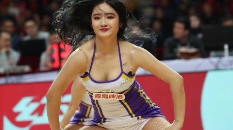 光影流转间绽放青春活力，同曦篮球宝贝赛场热舞点燃金陵之夜