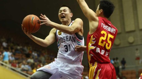 篮下风云录：回望CBA二〇一五季的内线搏杀与激情瞬间