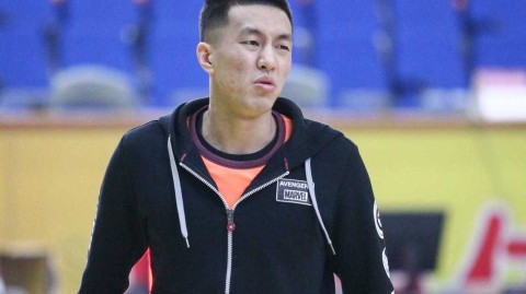 辽篮季后赛前备战气氛轻松 郭艾伦嬉笑打闹显信心