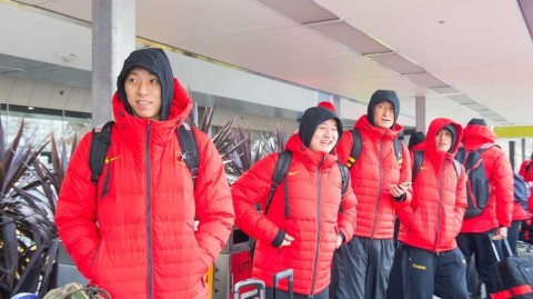 中国男篮蓝队空降墨尔本，郭艾伦萌宠抢镜开启南半球严酷拉练