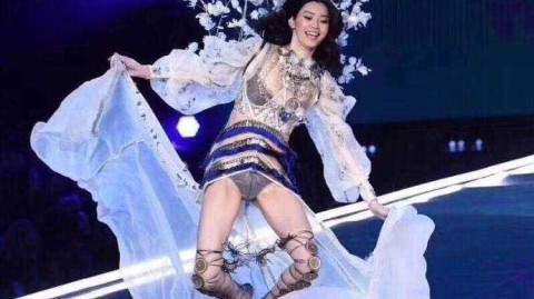 跌倒不败继续前行，他们诠释了体坛勇士的别样风采