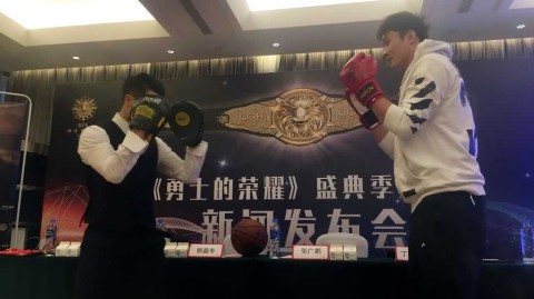 丁彦雨航跨界打拳击，这虎虎生风的架势到底专不专业