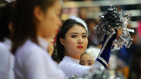 篮球场上的精灵：致敬CBA赛场最美的啦啦宝贝