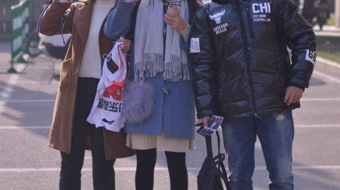 迷妹的漫长等候，只为CBA赛场外的那份真情