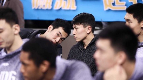 刘晓宇主场现身引欢呼，归期待定仍是悬念